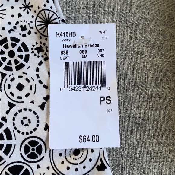 Women’s Top - Picture 5 of 5